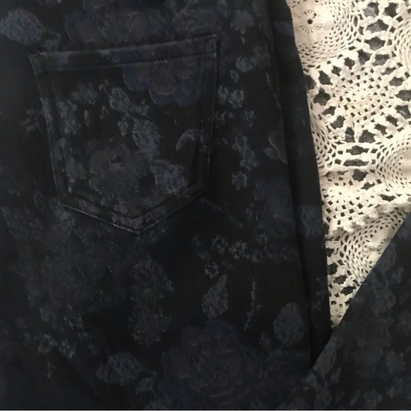 Faded Glory Flowered Jeggings - Size Medium - Picture 2 of 8